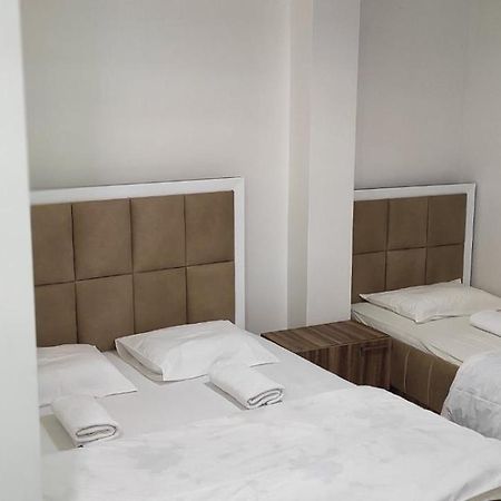 Hotel Heimli Pristina Extérieur photo