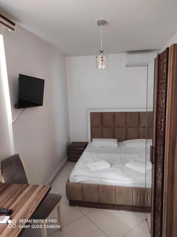 Hotel Heimli Pristina Extérieur photo