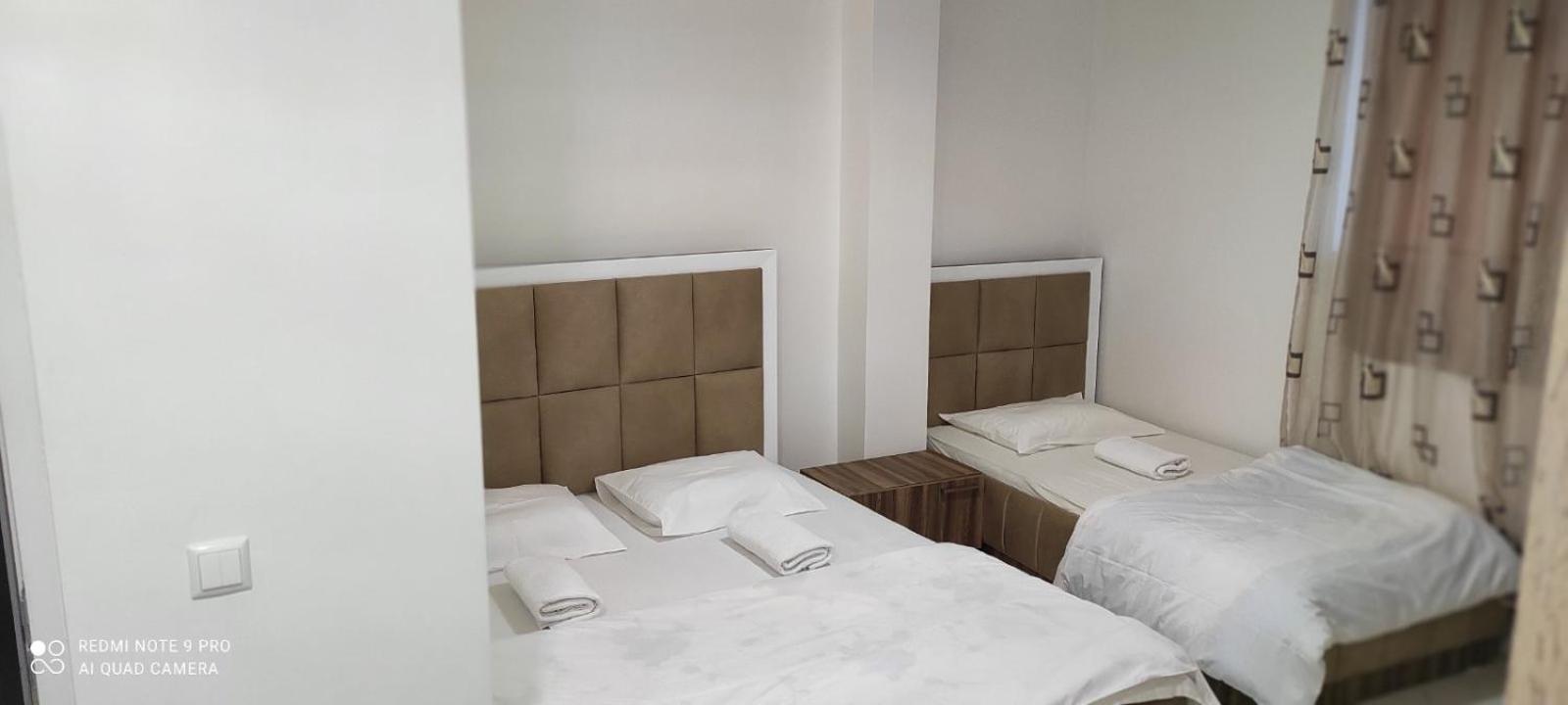 Hotel Heimli Pristina Extérieur photo