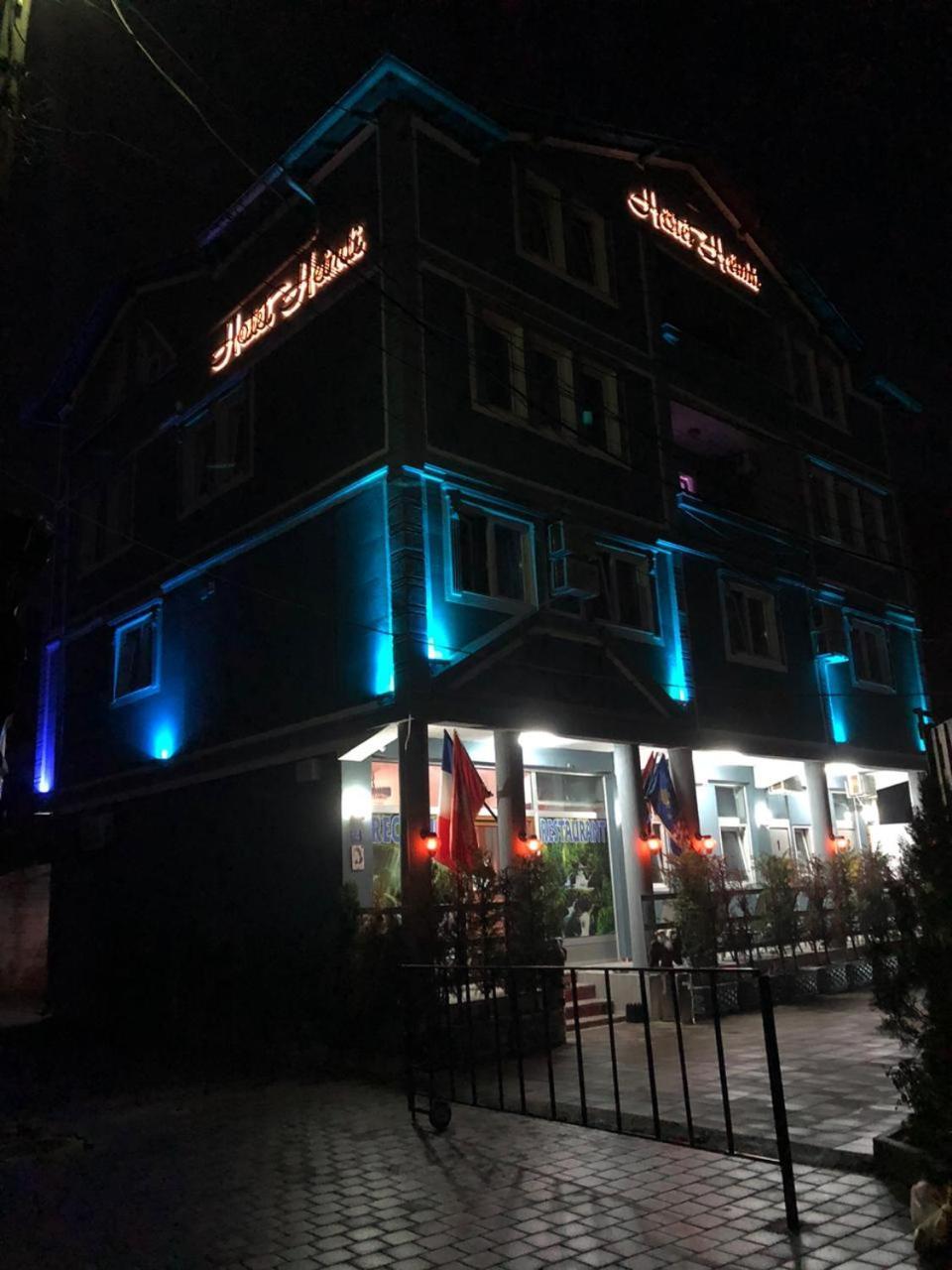 Hotel Heimli Pristina Extérieur photo